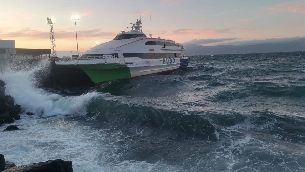 Olumsuz Hava Deniz Ulaşımını Etkiledi, 12 Sefer İptal Edildi