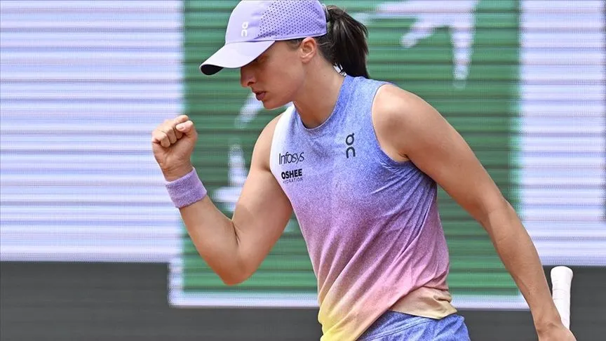 Fransa Açık'ta Swiatek, eski Wimbledon şampiyonu Rıbakina'yı eleyerek çeyrek finale yükseldi