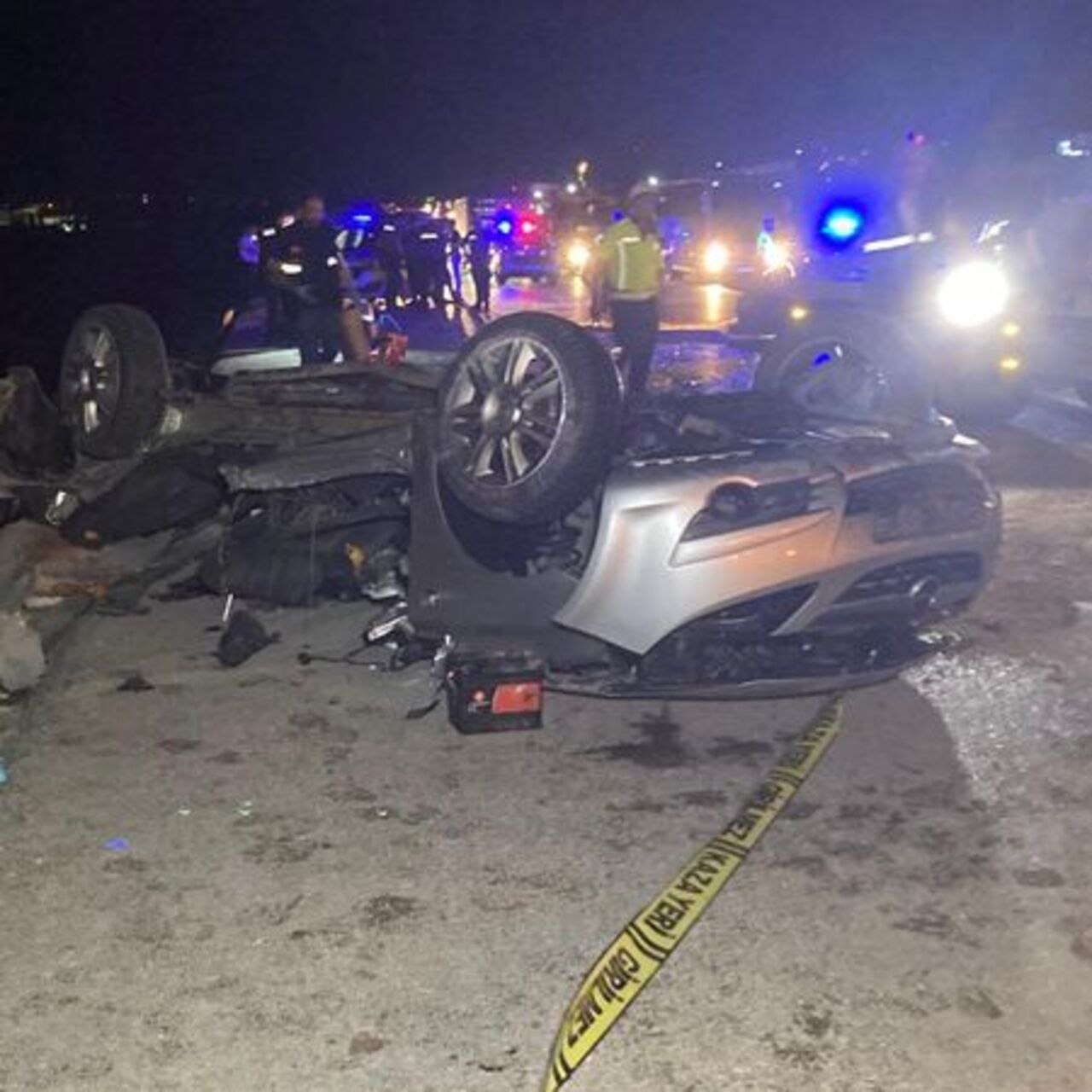 Otomobiller kafa kafaya çarpıştı: 3 ölü, 2 yaralı