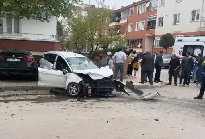 Çorum'da iki otomobilin çarpıştığı kazada 7 kişi yaralandı