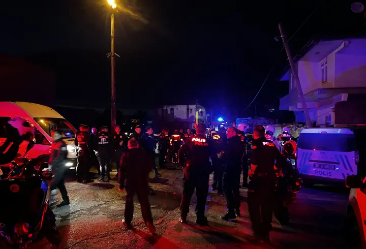 Kayseri'de bakkalda bıçaklı 'yan bakma' kavgası: 1 yaralı