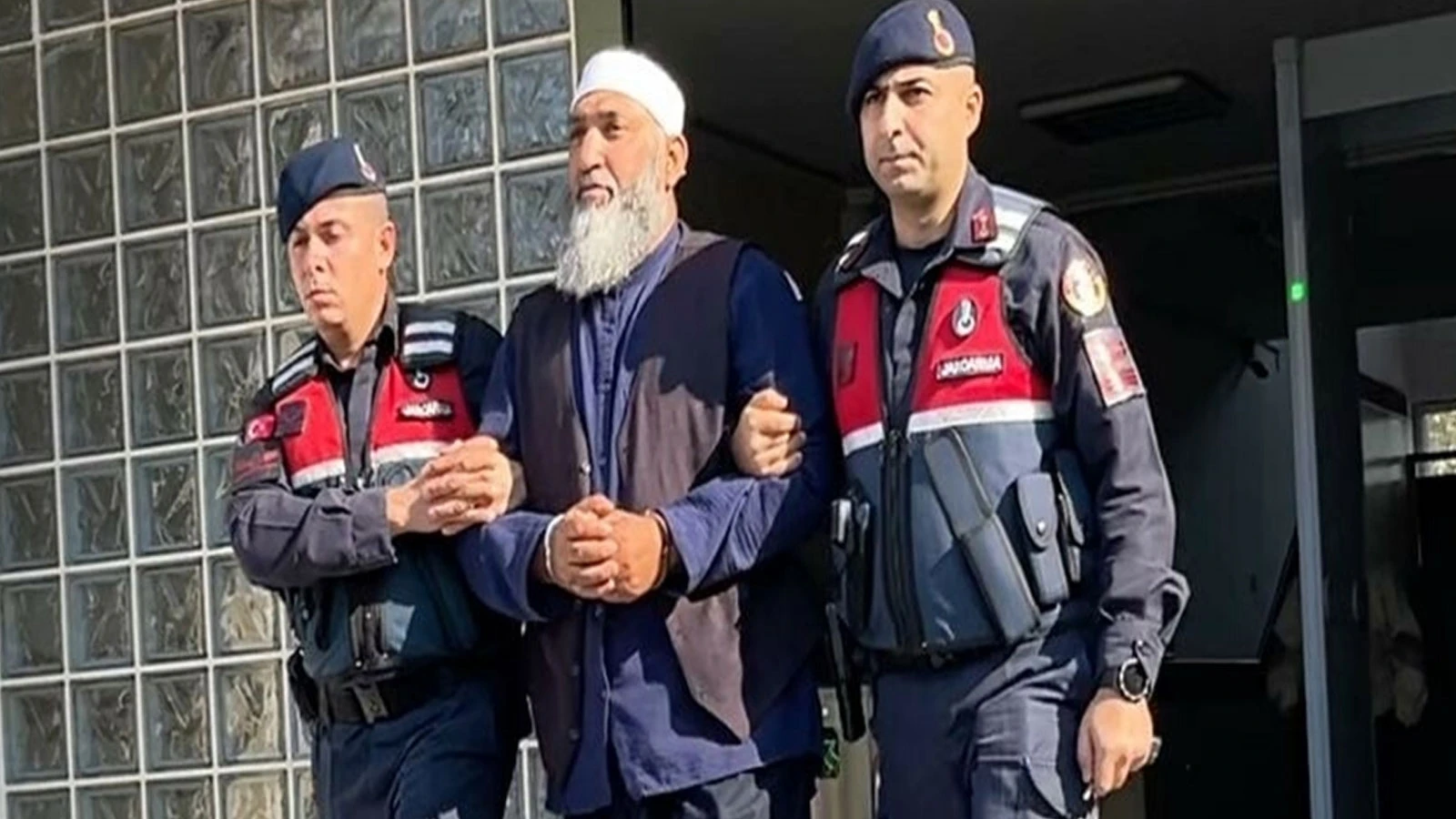 Aydın'da Atatürk'e hakaret içerikli paylaşım yapan şüpheli tutuklandı