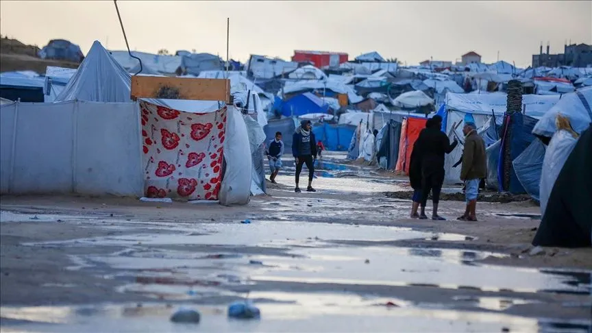 Gazze’de olumsuz hava koşulları, yerinden edilenlerin dramını derinleştiriyor