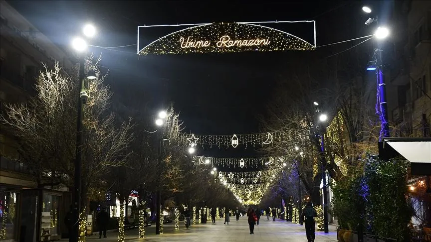Kosova'nın başkenti Priştine ramazan vesilesiyle süslendi