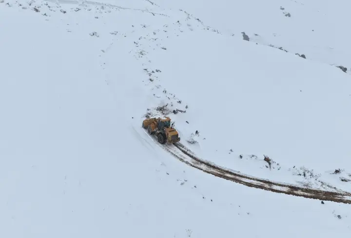 Van'da kardan kapanan 93 yerleşim yerinin 39'u ulaşıma açıldı