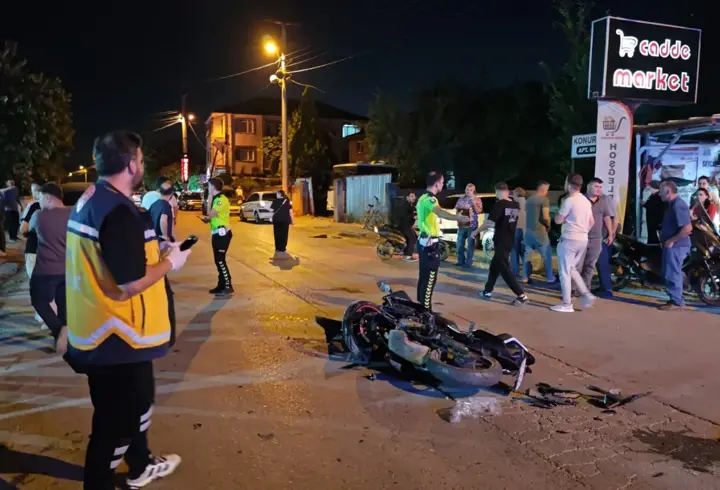 Sakarya'da otomobil ile çarpışan motosiklet sürücüsü yaralandı