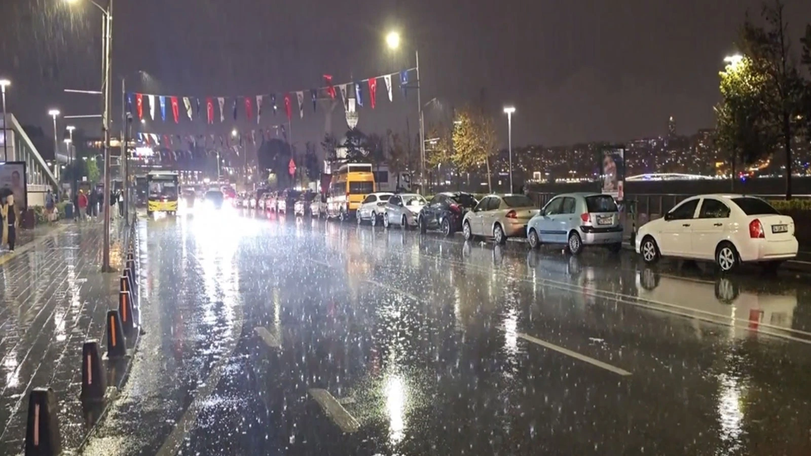 İstanbul'da bazı bölgelerde sağanak etkili oldu