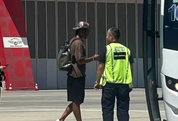 Fenerbahçe'nin yeni sol beki Archie Brown, İstanbul'a geldi