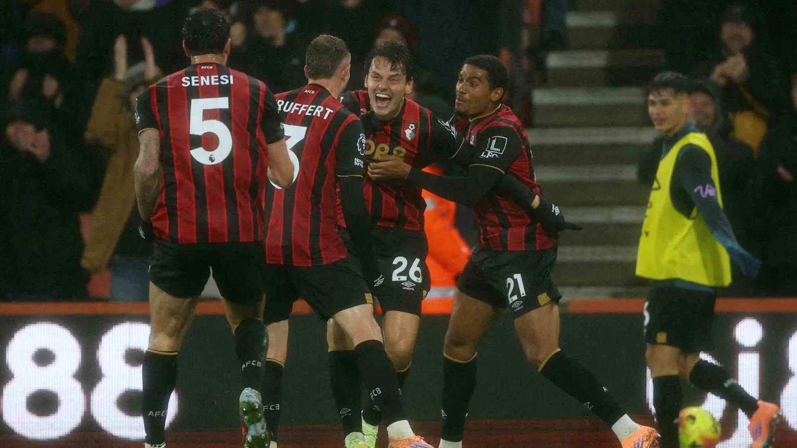 Aylar sonra sahalara geri dönen Enes Ünal, Bournemouth'un kahramanı oldu