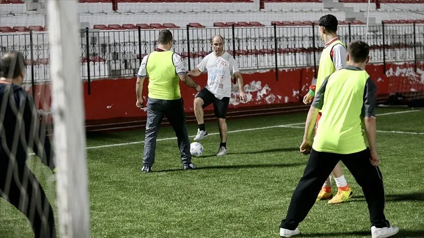 Denetimli serbestlik personeli ile tedbir altındaki çocuklar halı sahada buluştu