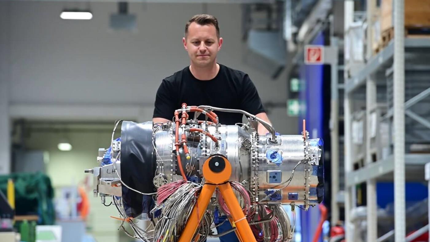 Rolls-Royce, hibrit uçak motoruyla havacılık emisyonlarını yüzde 30 düşürmeyi hedefliyor