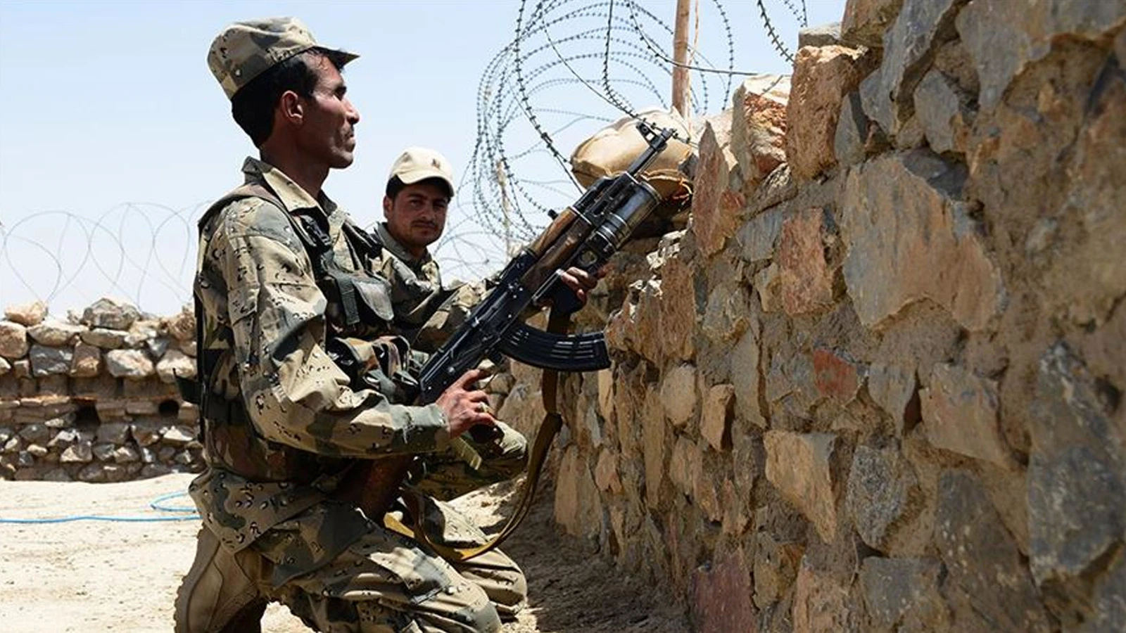 Pakistan'dan eve bombalı saldırı: Çok sayıda ölü var