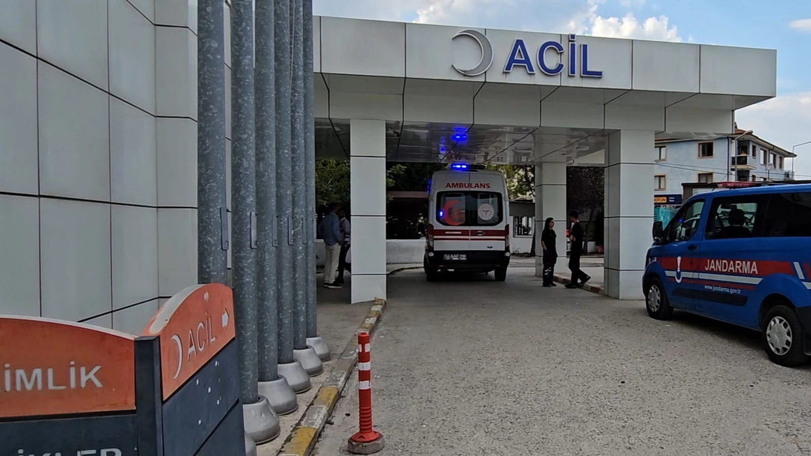 Sakarya'da maskeli saldırgan dehşeti: 2 kişi yaralandı