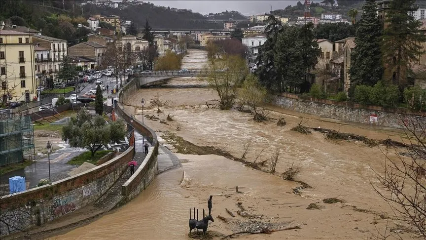 İtalya'da şiddetli yağışların yol açtığı heyelanda 1 kişi öldü, 2 kişi yaralandı