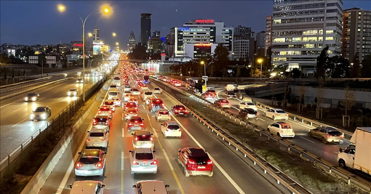 İstanbul'da trafik yoğunluğu yüzde 85'e çıktı