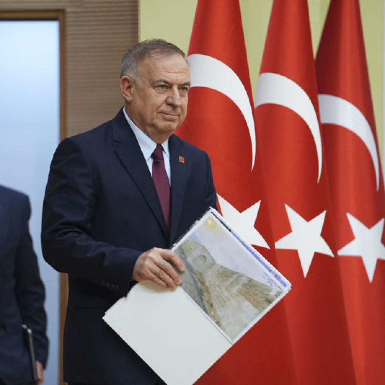 CHP'li başkanlar izinsiz yurt dışı tatiline gidemeyecek