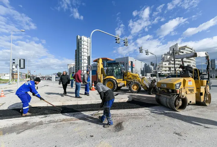 İzmir'de üç kavşakta düzenleme çalışması başlatıldı