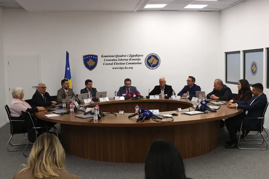 Kosova'da yerel seçimin ikinci turunda oy kullanma işlemi sona erdi