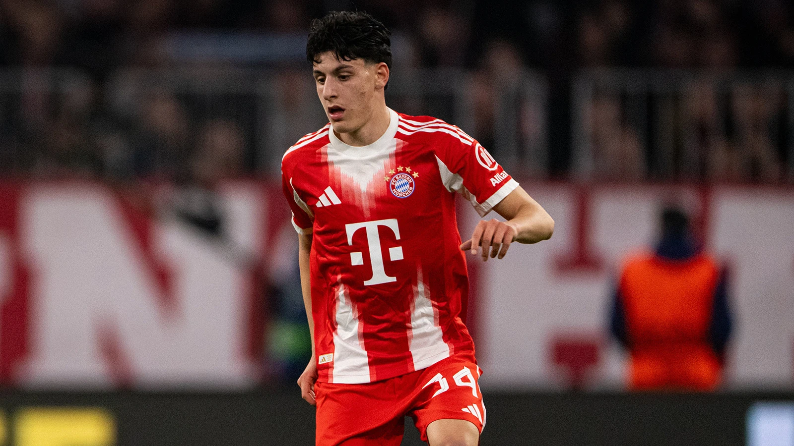 Bayern Münih'te dikkat çeken bir Türk! Deniz Ofli, Devler Ligi'nde siftah yaptı