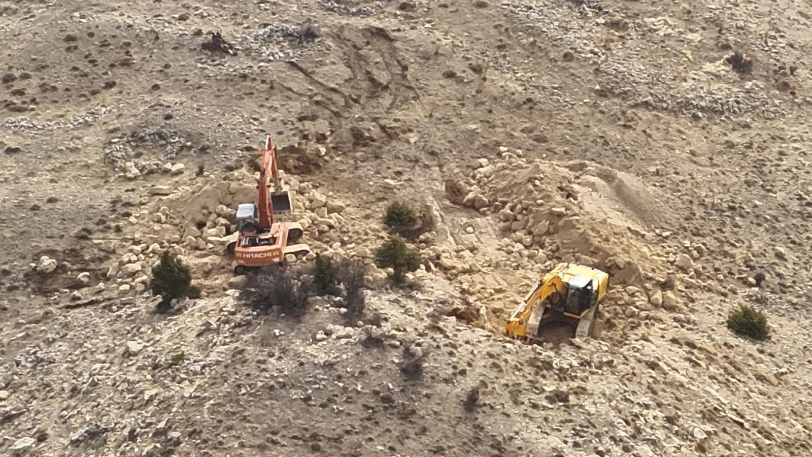 İş makineleriyle define avına çıktılar: Çok sayıda gözaltı var