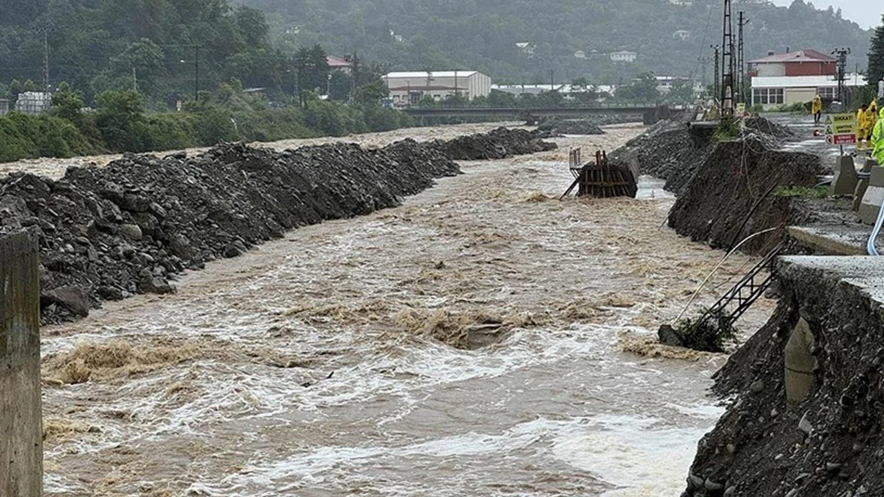 Meteorolojiden Artvin, Erzurum ve Ardahan için sağanak uyarısı
