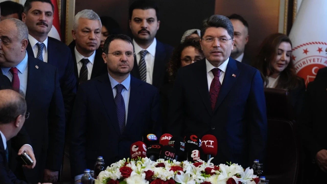 Adalet Bakanı Gürlek görevi Yılmaz Tunç'tan devraldı