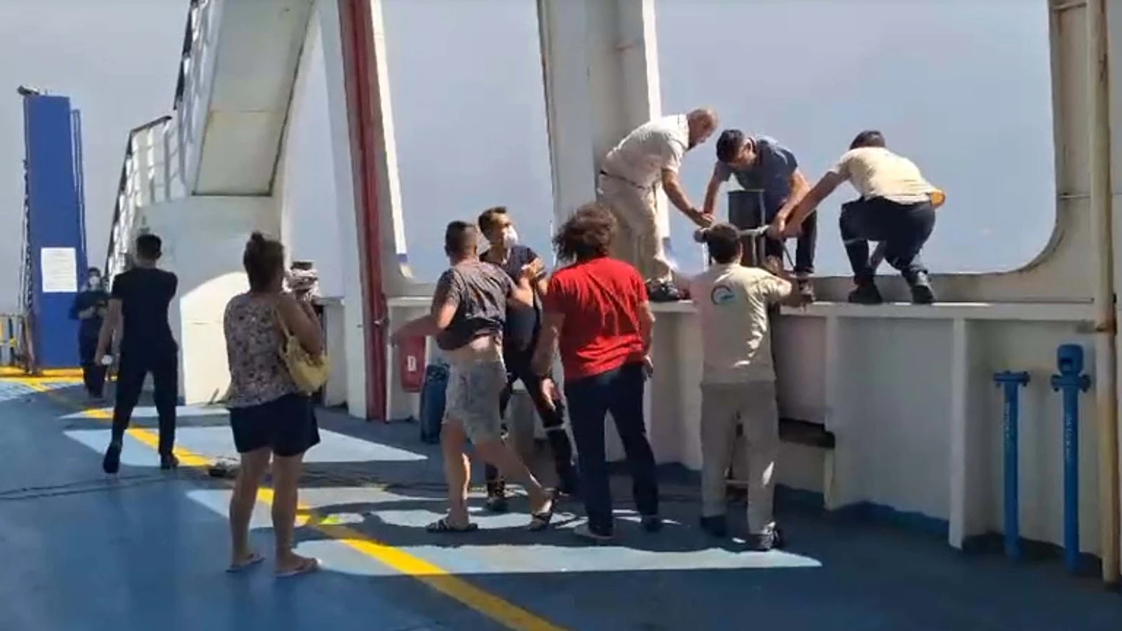Çanakkale'de feribotlarla tahliye! Can pazarı böyle kaydedildi