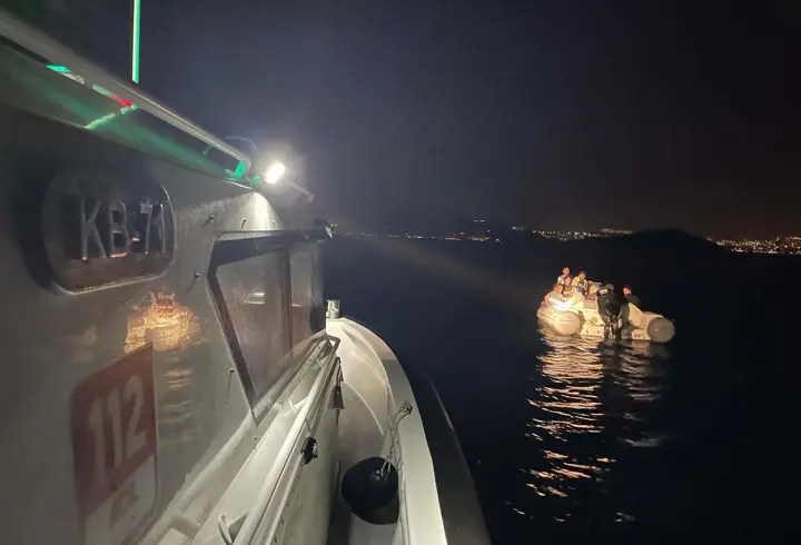 Bodrum'da 20 kaçak göçmen kurtarıldı, 2 göçmen kaçakçısı yakalandı