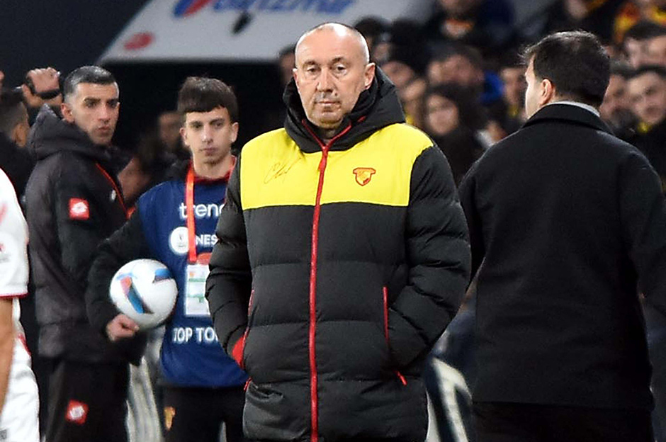 Göztepe'de Stoilov'u zora sokan gelişme