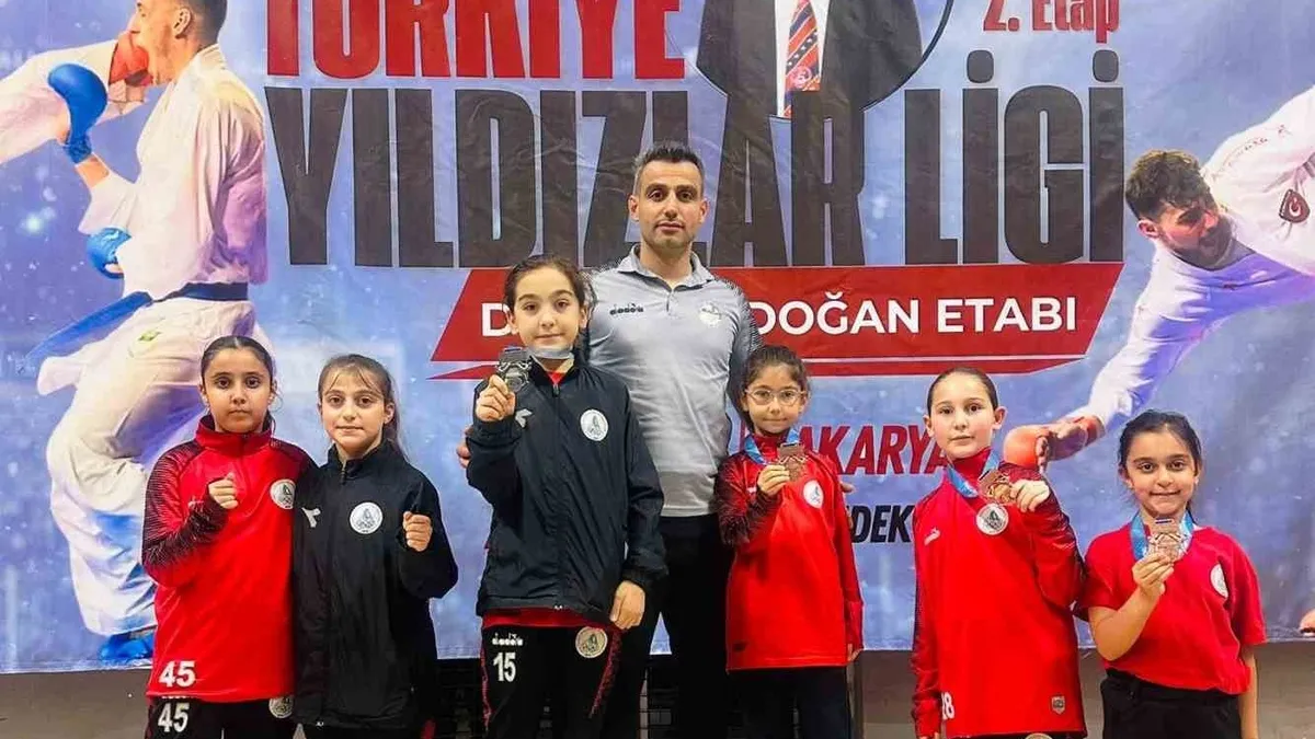 Körfezli karatecilere Sakarya'da 13 madalya!