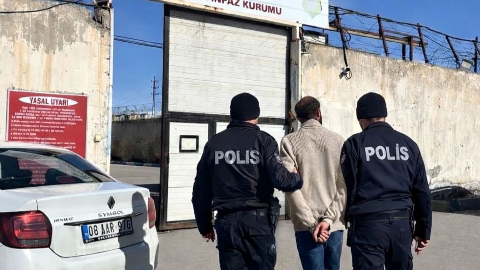 Erzurum'da araçta uyuşturucu ile yakalanan kişi tutuklandı