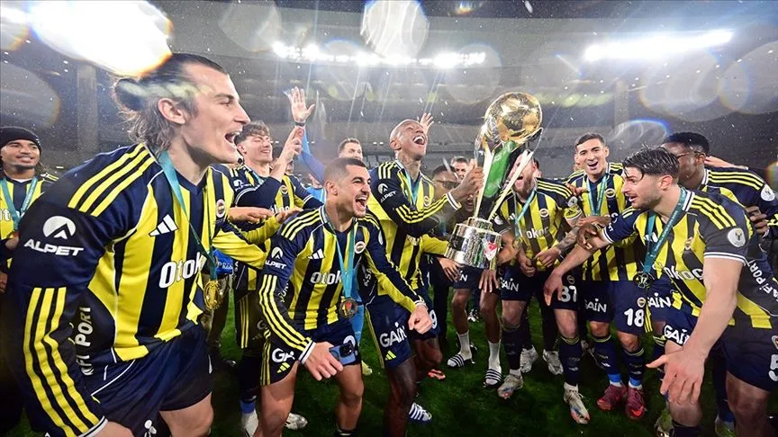 Süper Kupa'yı kazanan Fenerbahçe'ye tebrik mesajları