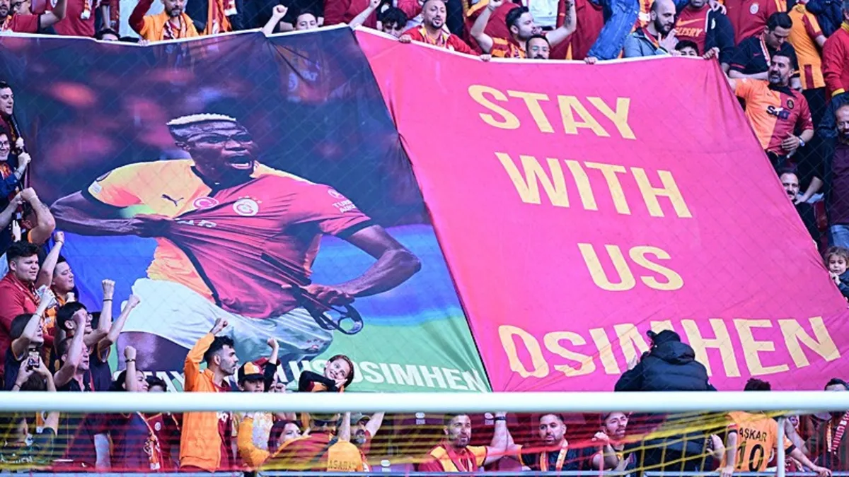Galatasaray taraftarından Osimhen’e ‘bizimle kal’ mesajı!