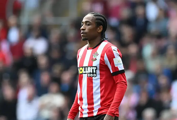 Beşiktaş taraftarı bekliyordu! Kyle Walker-Peters’ın gelişi rötar üstüne rötar yedi...