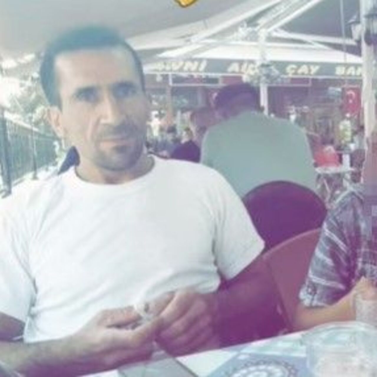 Katili olan oğlunun fotoğrafını paylaşmış!