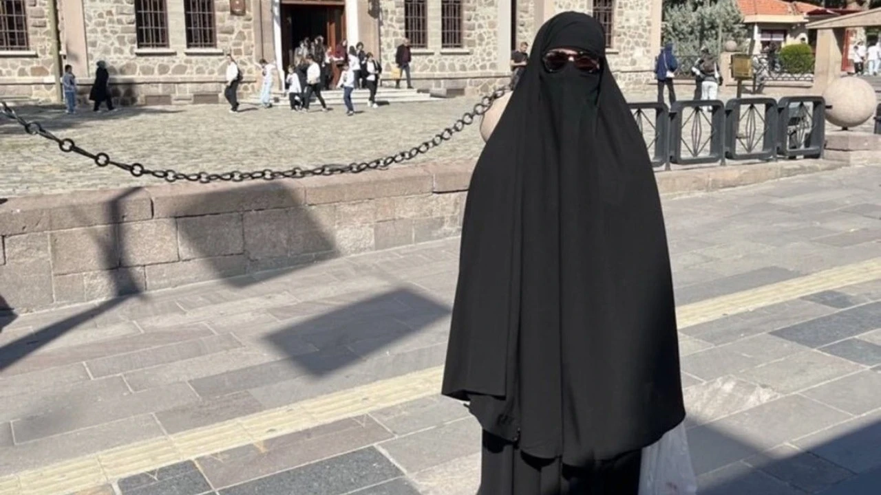 Ankara’da çarşaf giyen erkek gözaltına alındı