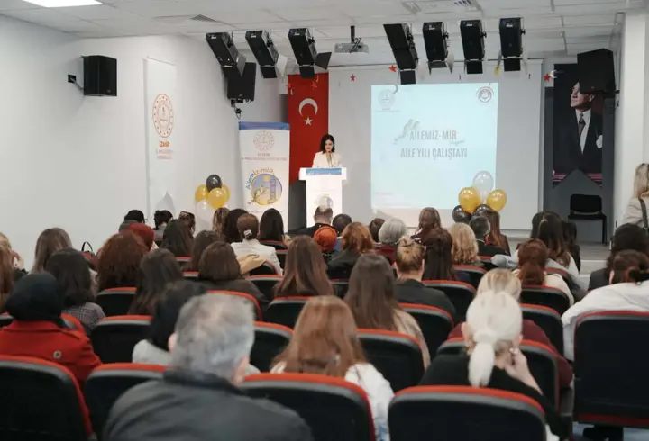 İzmir'de Aile Yılı kapsamında 'Aile Çalıştayı' düzenlendi