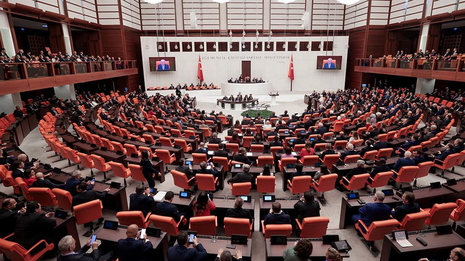 Özgür Özel dahil 11 vekilin dokunulmazlık dosyası Meclis'te!