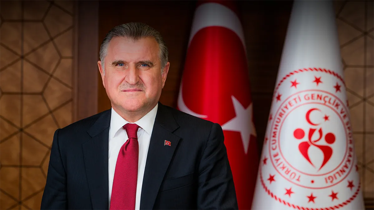 Gençlik Ve Spor Bakanı Osman Aşkın Bak'tan Alp Aksoy'a Tebrik Mesajı