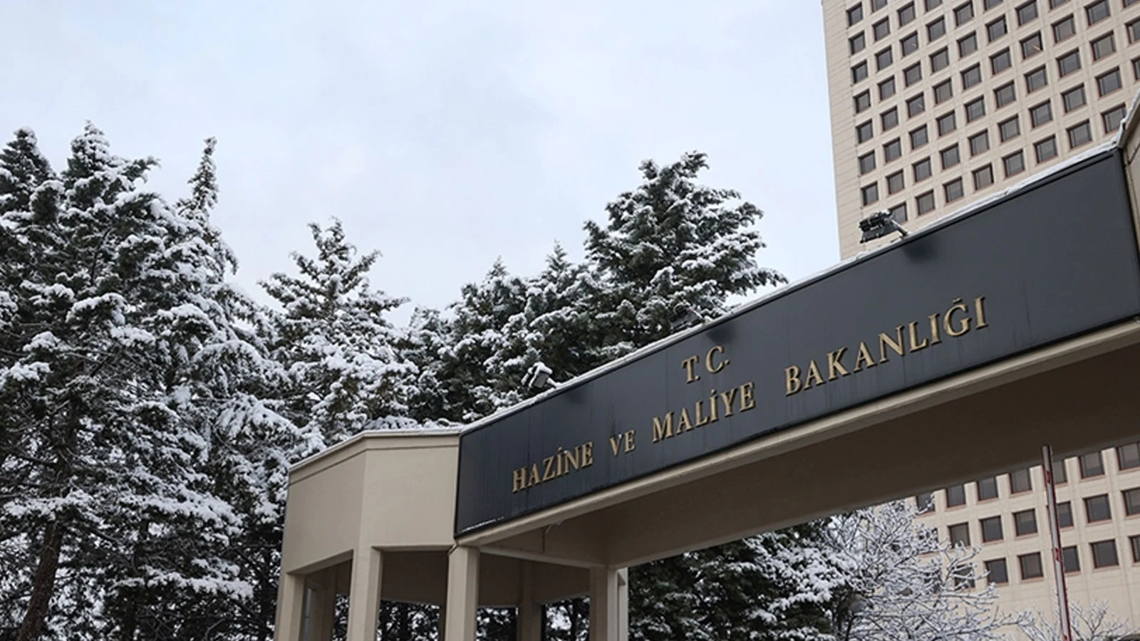 Hazine ve Maliye Bakanlığı 2 milyar dolar borçlandı