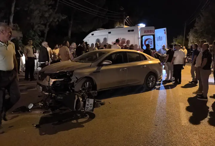 Otomobille çarpışan motosikletli ağır yaralandı