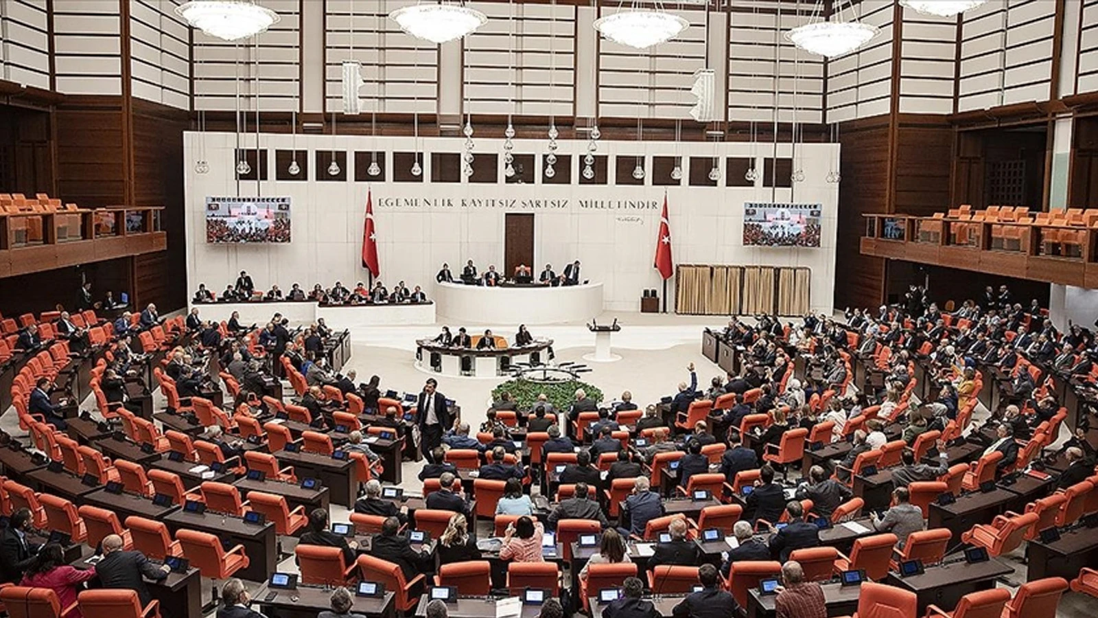 TBMM’de kritik hafta: Doğum izni ve sosyal medya teklifi masada