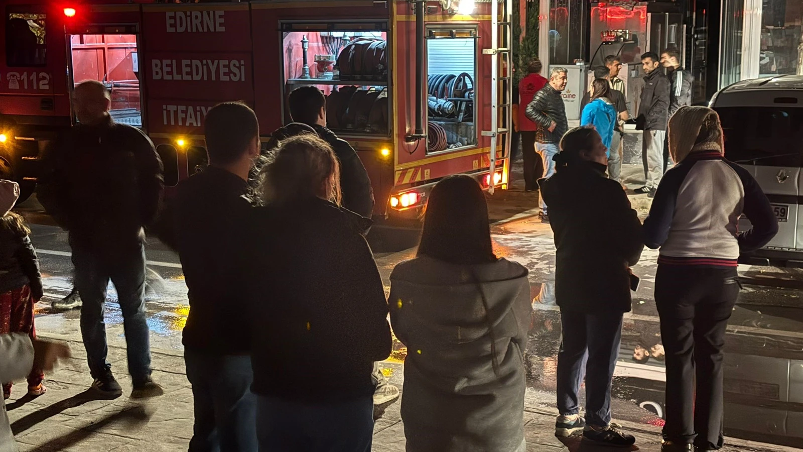 Edirne'de yangın paniği! Mahalleli sokağa döküldü