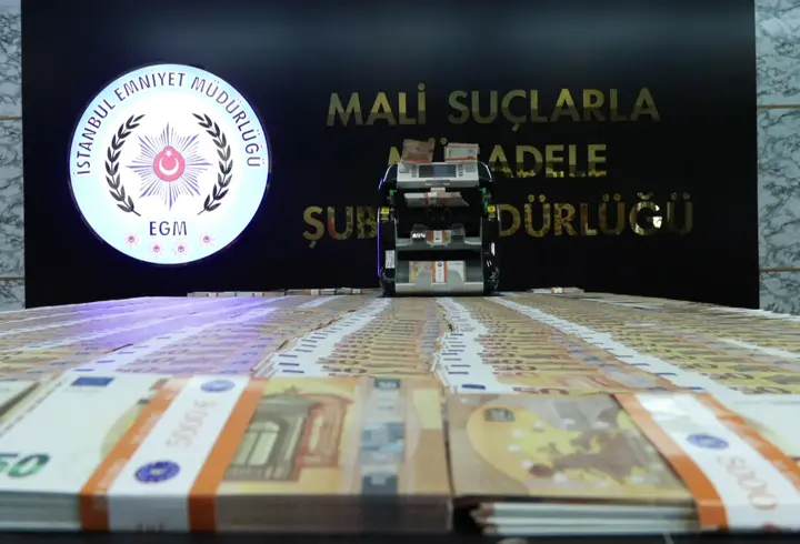 İstanbul’da sahte para operasyonu: Destelerce euro ele geçirildi