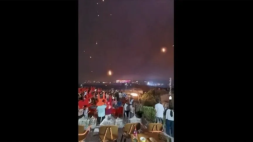 Çin'de dron hatası nedeniyle alev alan havai fişekler paniğe yol açtı