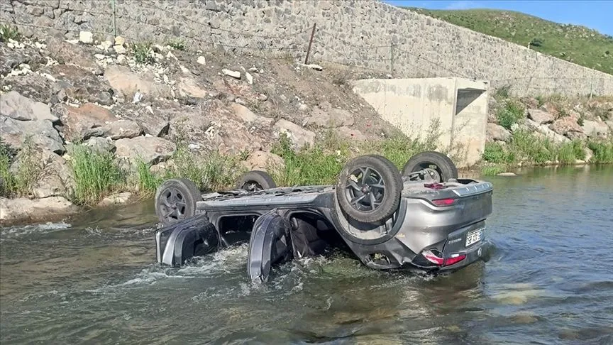 Erzurum'da dereye yuvarlanan otomobildeki 3 kişi öldü