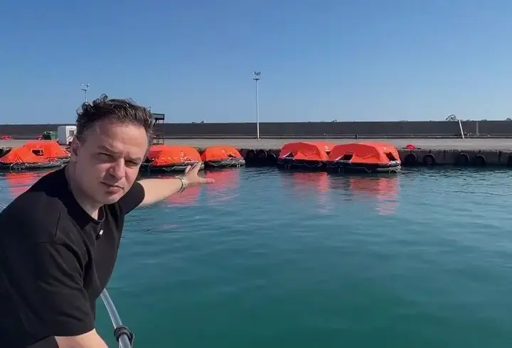 CNN TÜRK GÖRÜNTÜLEDİ: Batan gemiden bu can sallarıyla kurtarıldılar!