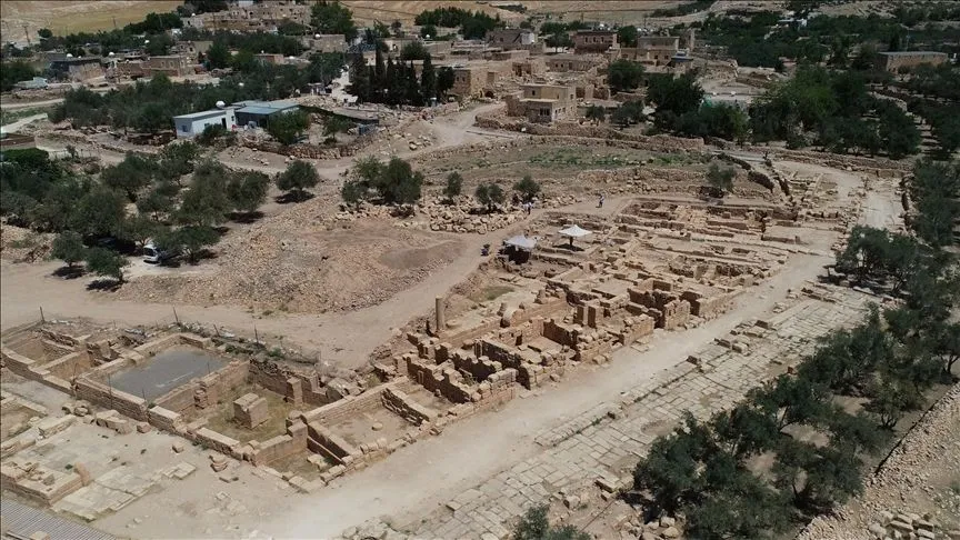 Dara Antik Kenti'nde yaklaşık 1500 yıllık mozaik bulundu
