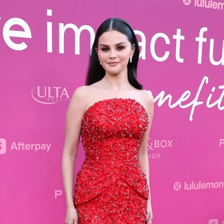 Selena Gomez: Elektronik Sigara Sesimi Değiştirdi
