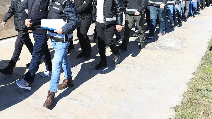Mersin merkezli 8 ilde düzenlenen FETÖ operasyonunda 43 şüpheli yakalandı